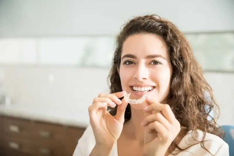 Dlaczego warto wybrać leczenie Invisalign?