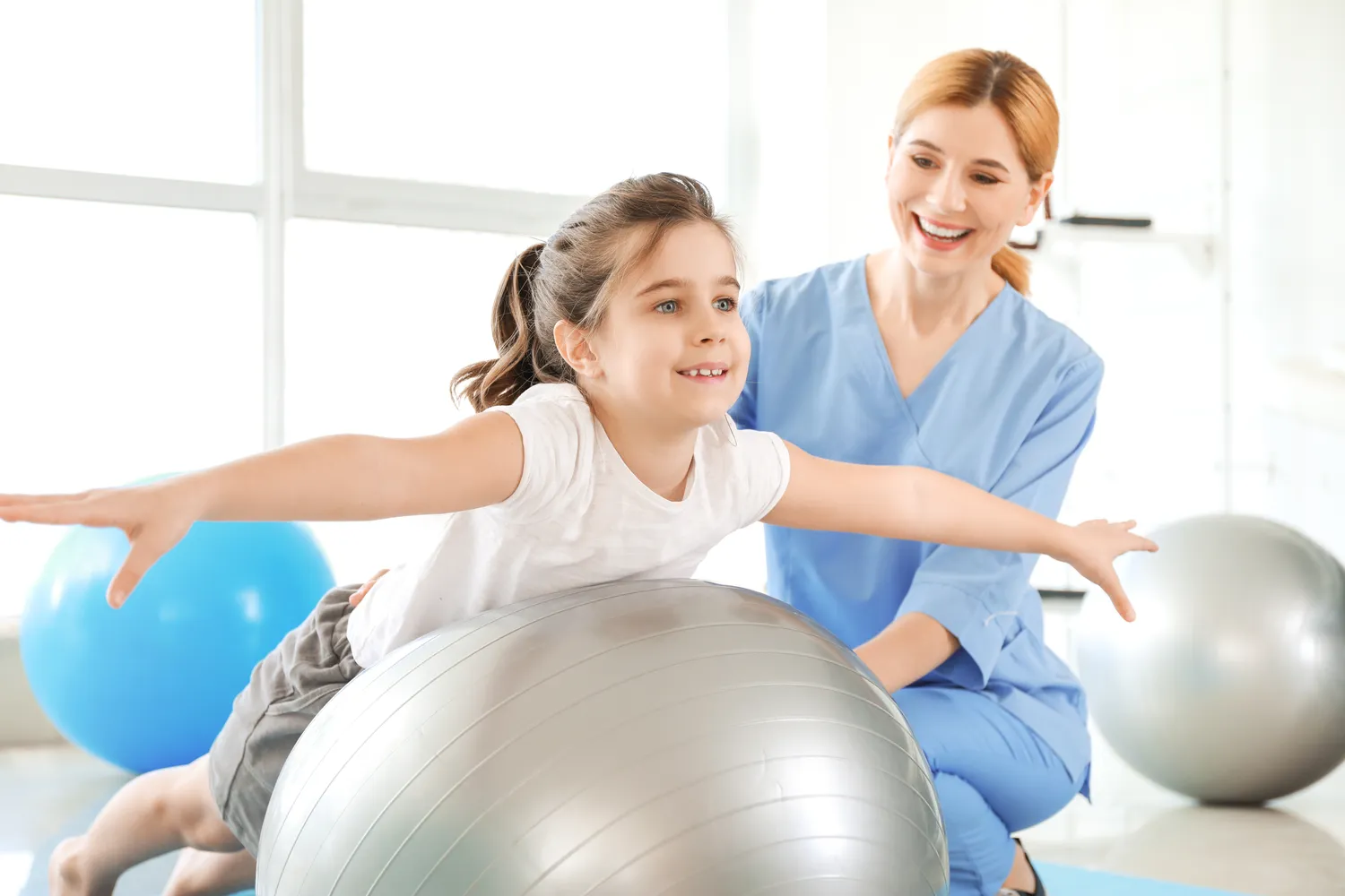 Czym jest rehabilitacja, jakie są jej rodzaje i jak wyglądają przykładowe zabiegi?