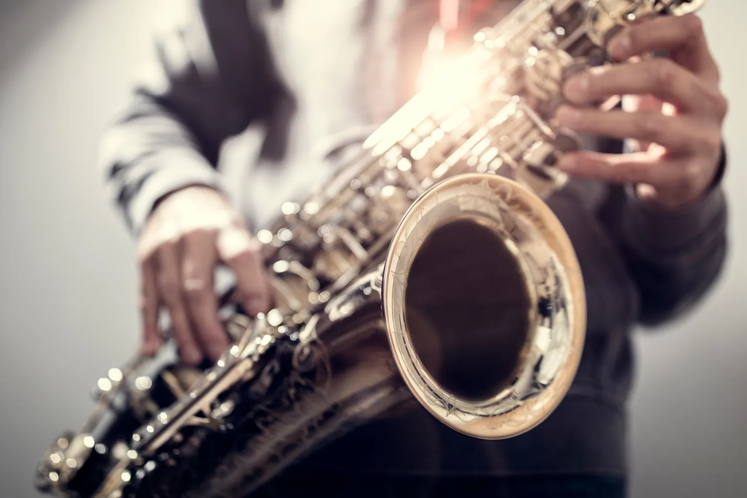 jak-brzmi-saksofon-altowy-f